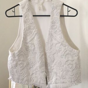 Woman’s vest floral with fringe